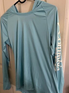 Columbia Women’s Light Blue Hooded Long-Sleeve Performance Top